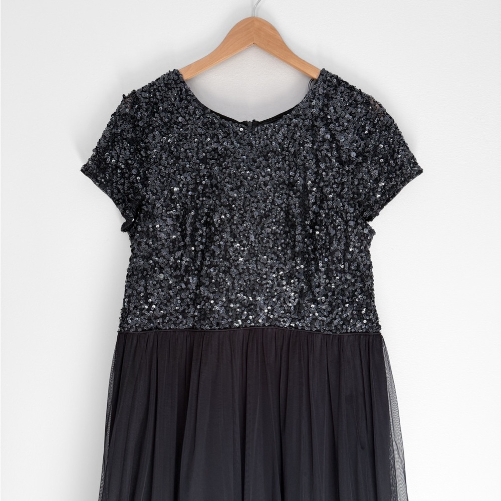 Adrianna Papell Women’s Short Sleeve Sequin Tulle Evening Gown